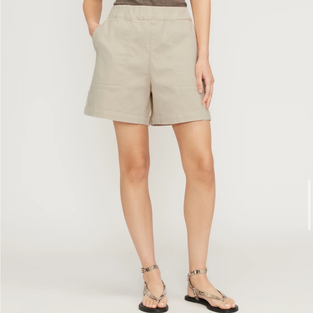 Everlane organic pull on shorts in sandstone size M